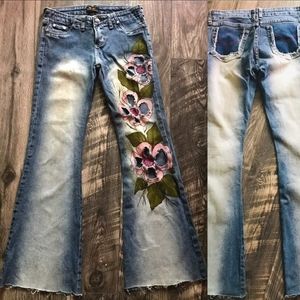 Virgin only cut our size 28 jeans 90s